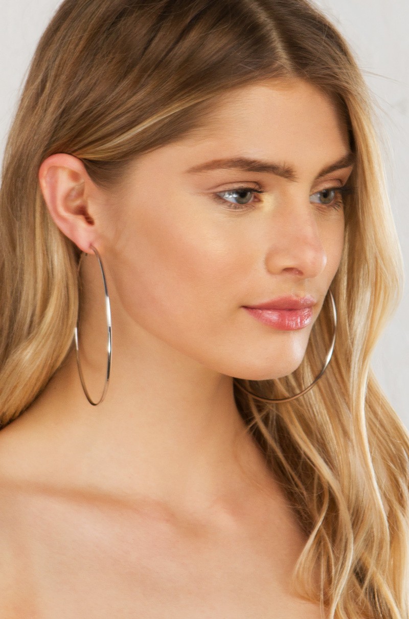 Appropriate keeping of big hoop earrings – StyleSkier.com