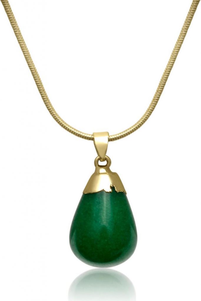 what-to-know-when-buying-a-jade-necklace-on-the-market-styleskier