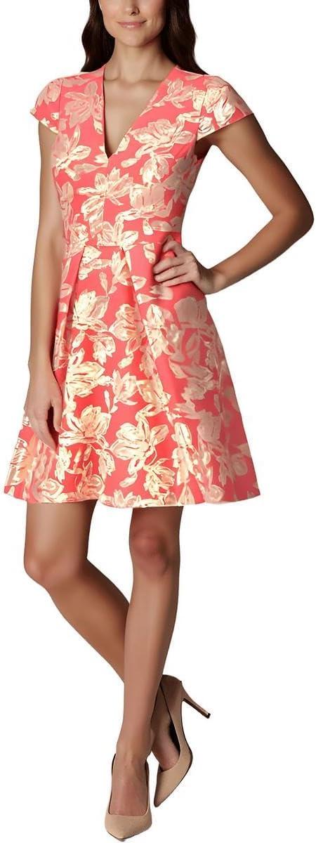 Exploring the Style and Fit of Vince Camuto's Jacquard Dress