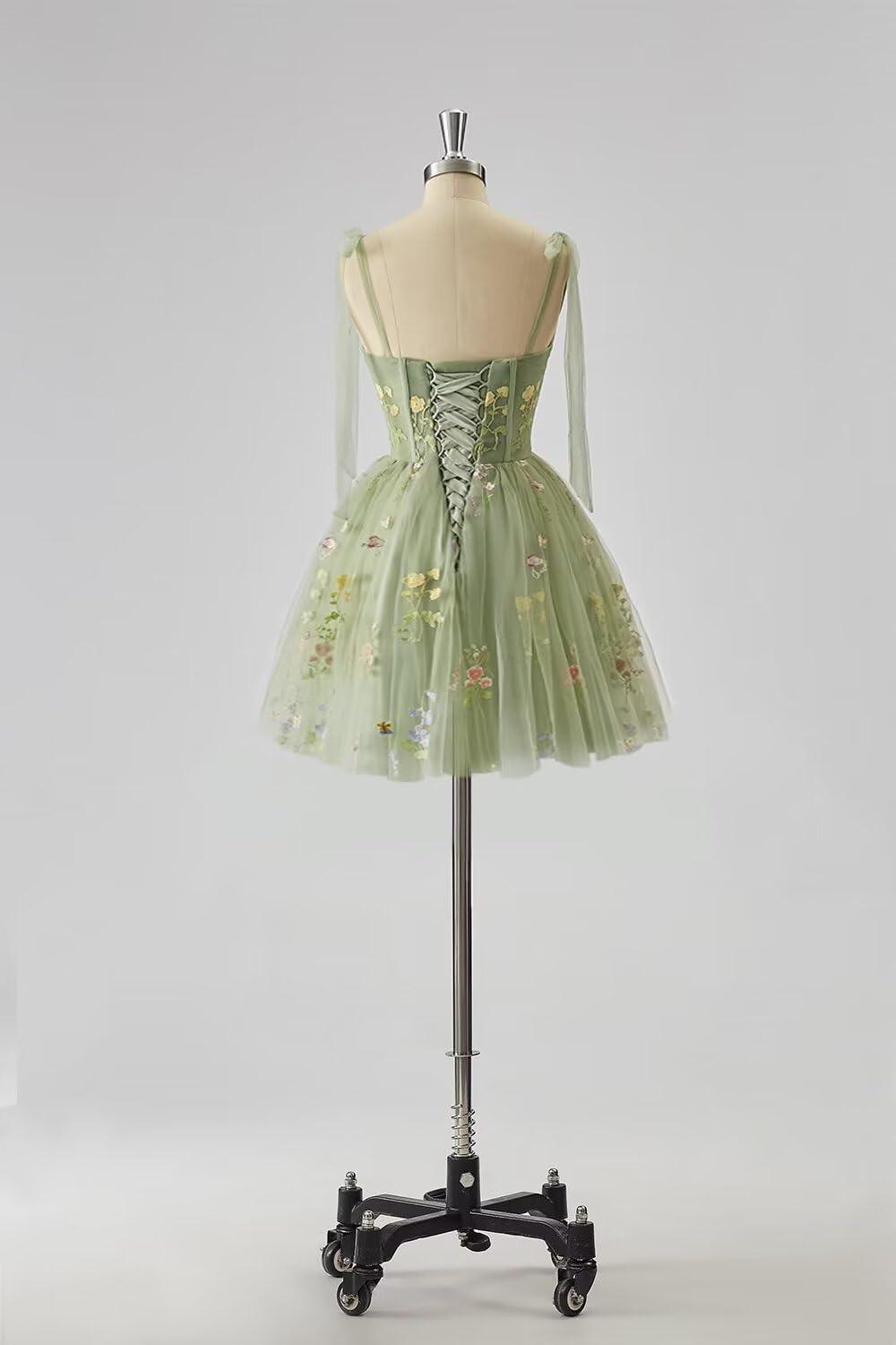 Delicate Tulle & Floral Embroidery: Evening dress impressions