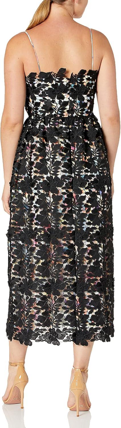 Exploring the Elegance of Monique Lhuillier's Lace Cocktail Dress