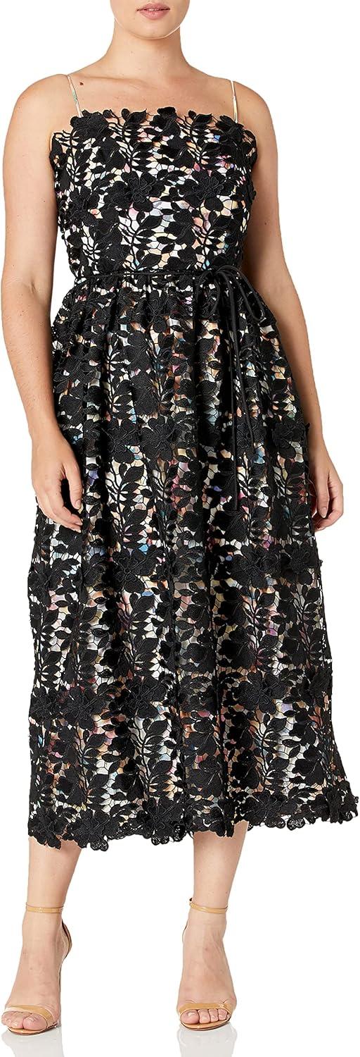 Exploring the Elegance of Monique Lhuillier's Lace Cocktail Dress